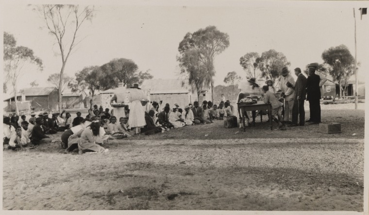Food distribution gathering at Carrolup Settlement, circa 1916. 
