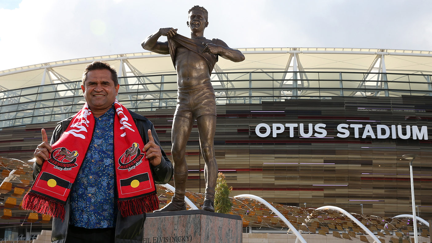 Nicky Winmar poses with his statue during the Nicky Winmar statue unveiling at Optus Stadium on July 06, 2019 in Perth, Australia. (Photo by Paul Kane/Getty Images)