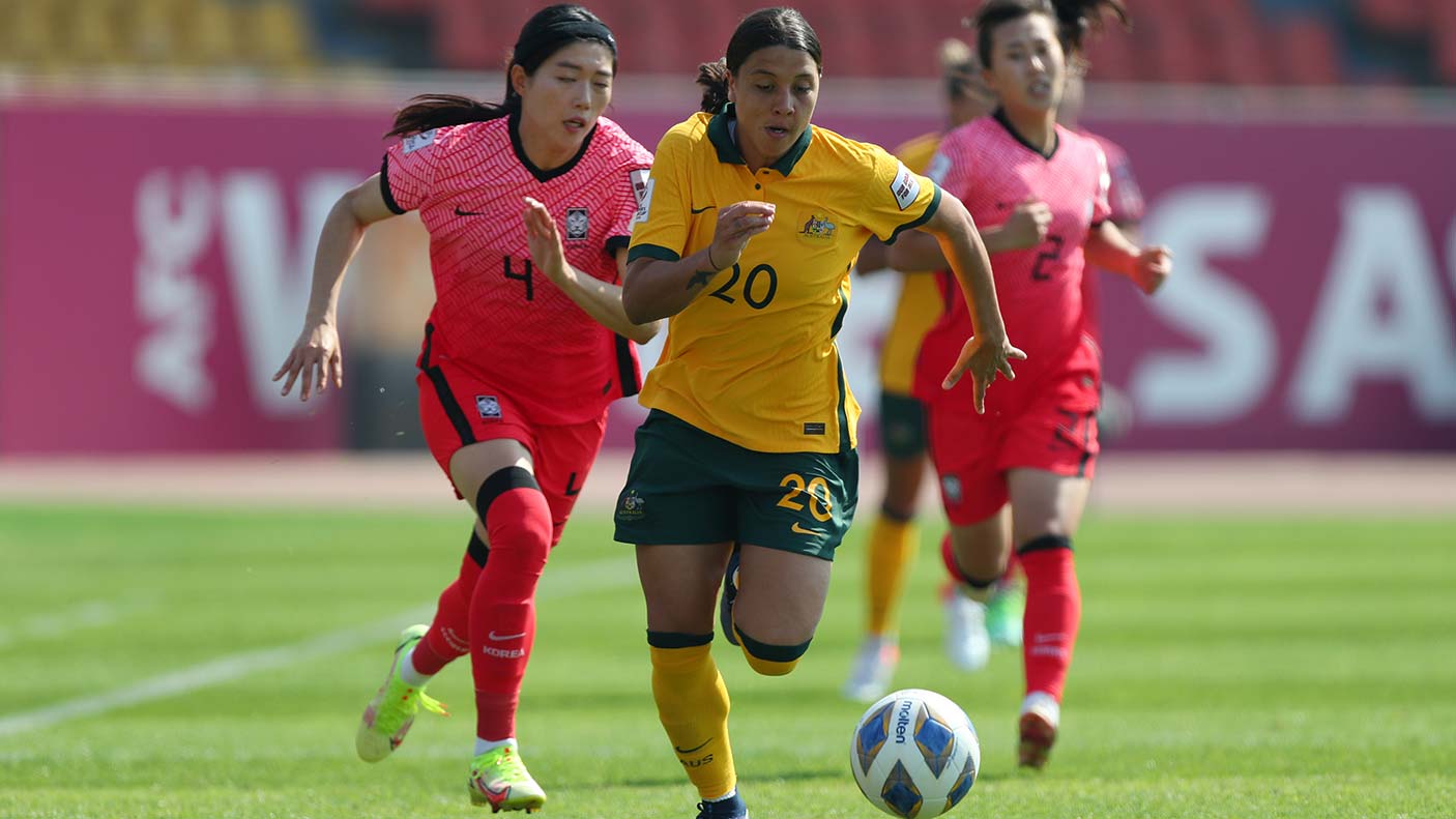 Sam Kerr of Australia controls the ball under pressure of Shim Seo-yeon of South Korea during the AFC Women's Asian Cup quarter final between Australia and South Korea