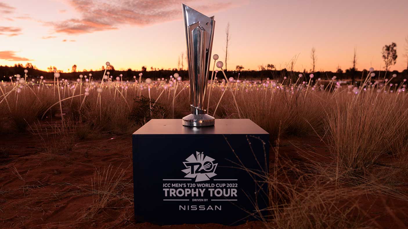 he T20 World Cup trophy is pictured in the field of light during the ICC Men's T20 World Cup Trophy Tour at Uluru on August 08, 2022 in Uluru, Australia. Photo: Getty Images/Brook Mitchell/Stringer