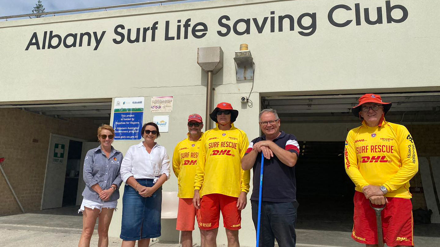 Minister Templman with members of the Albany Surf Life Saving Club, at the Club.
